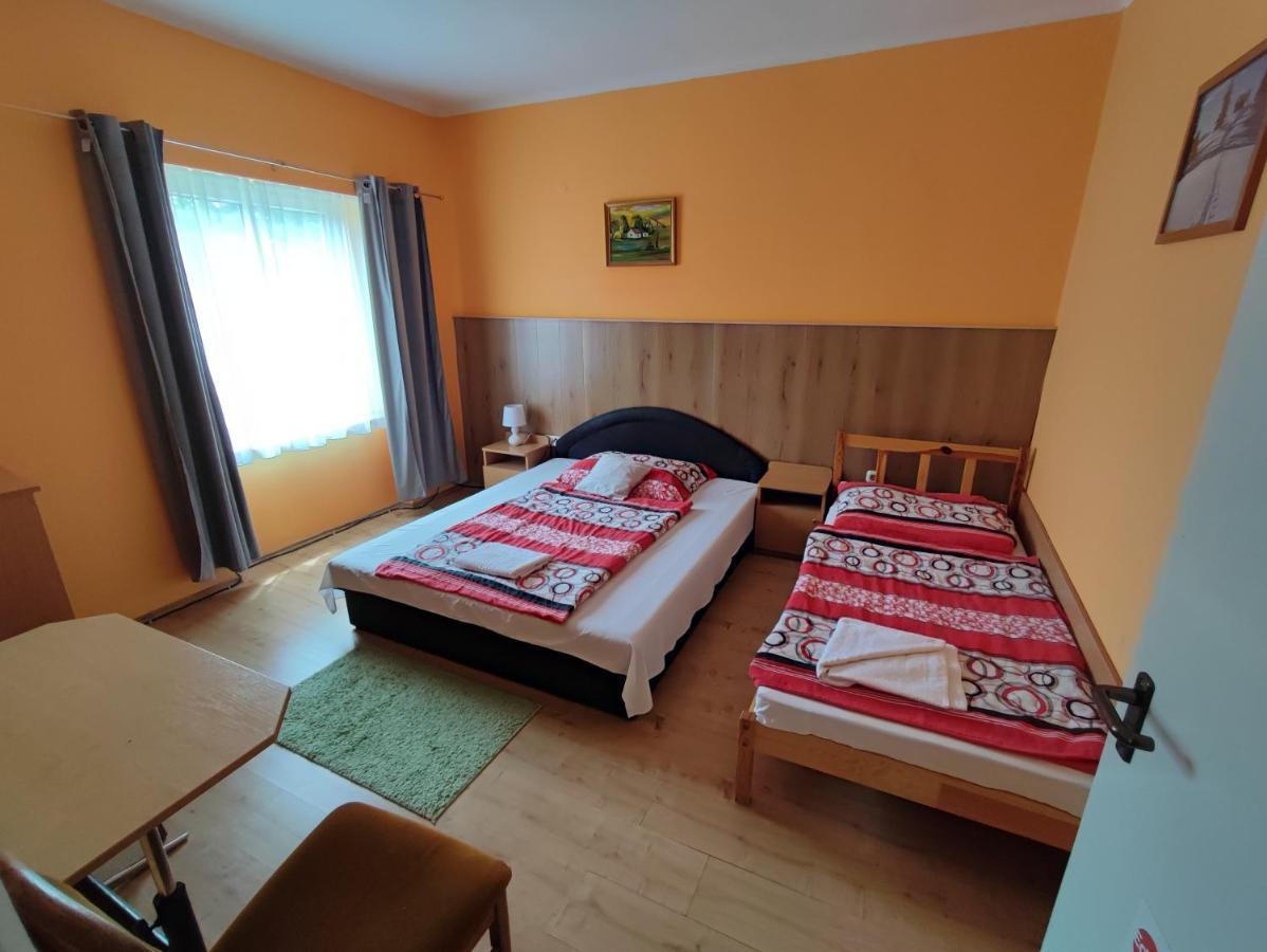 Hotel Beke Sziget Komlo Exterior photo